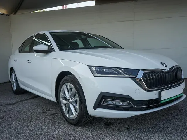 Skoda Octavia 2024 photo 2