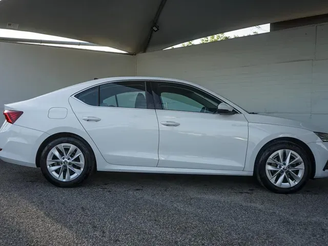 Skoda Octavia 2024 photo 3