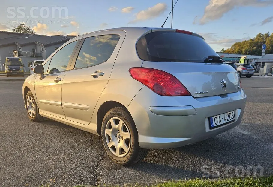 Peugeot 308 2008 photo 3