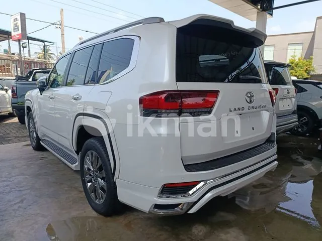 Toyota Land Cruiser Prado 2025 photo 3