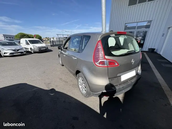 Renault Scenic 2011 photo 4