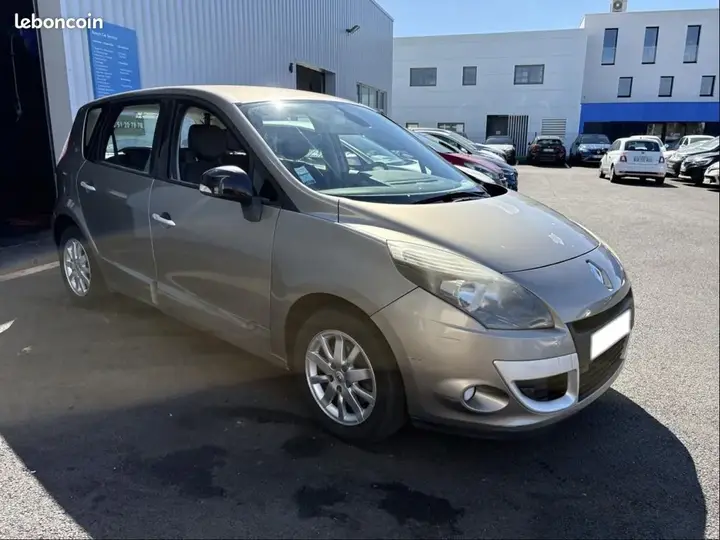Renault Scenic 2011 photo 2