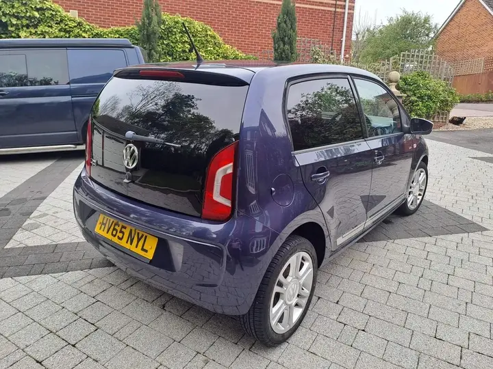 Volkswagen Up 2015 photo 5