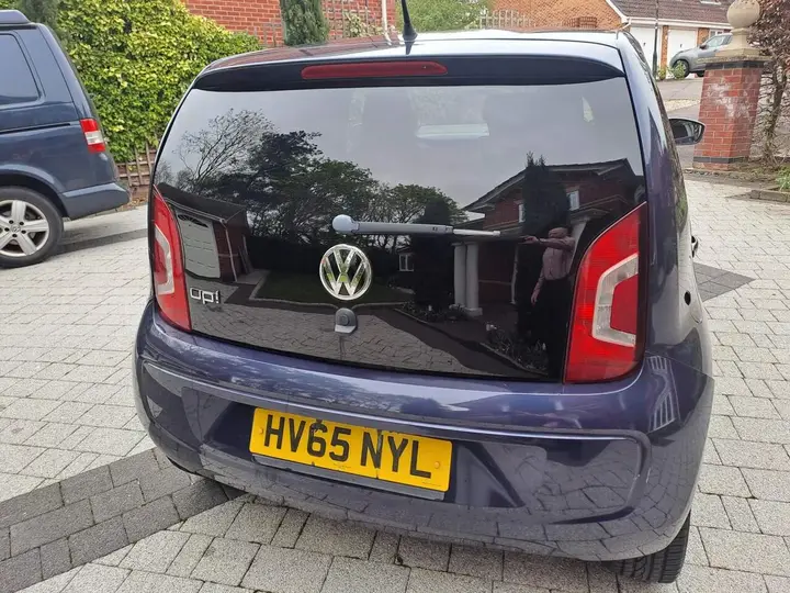 Volkswagen Up 2015 photo 4