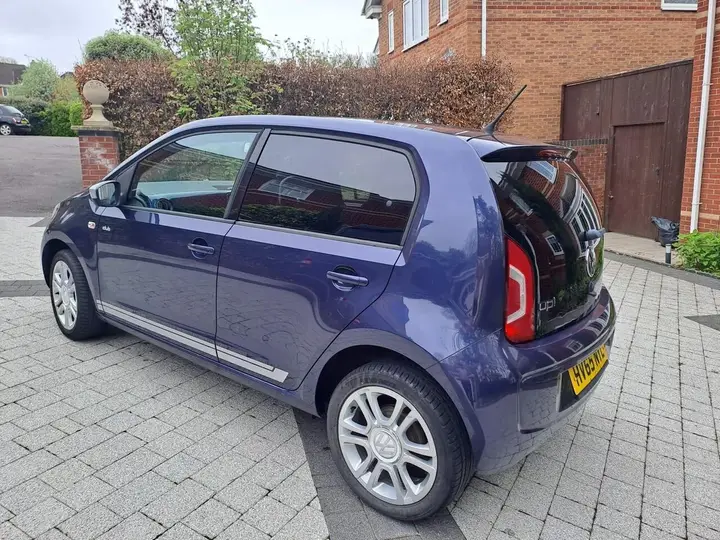 Volkswagen Up 2015 photo 3