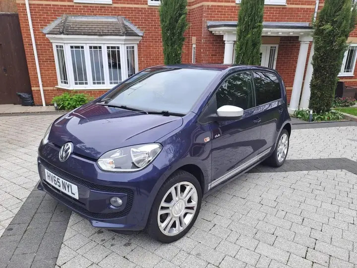 Volkswagen Up 2015 photo 2