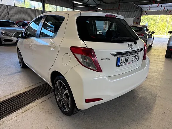 Toyota Yaris 2011 photo 4
