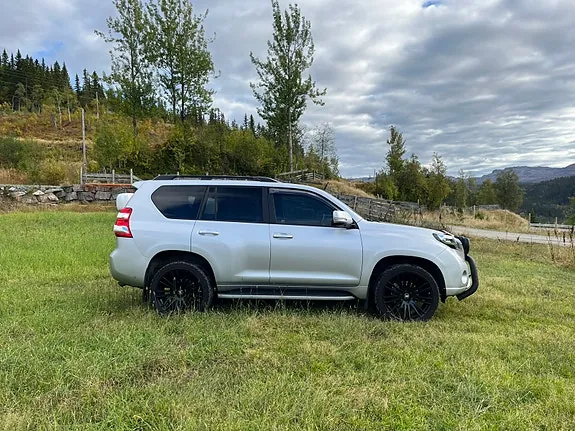 Toyota Land Cruiser 2015 photo 2