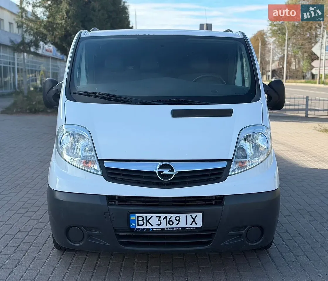 Opel Vivaro 2014 photo 2