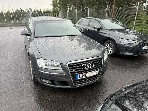 Audi A8 2008 photo 2