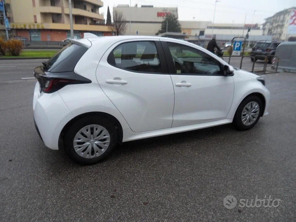 Toyota Yaris 2022 photo 3