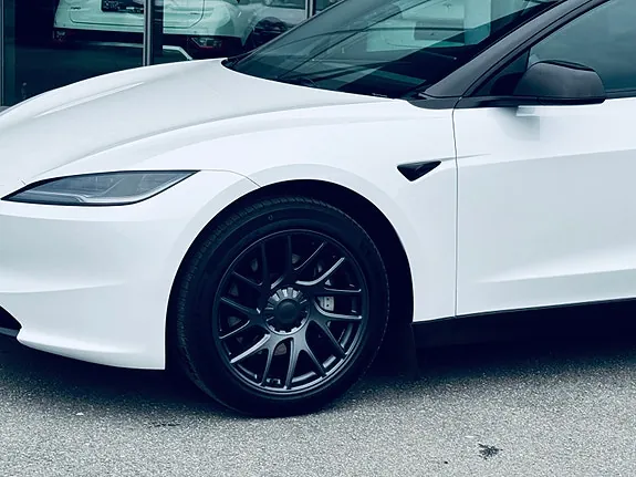 Tesla Model 3 2024 photo 3
