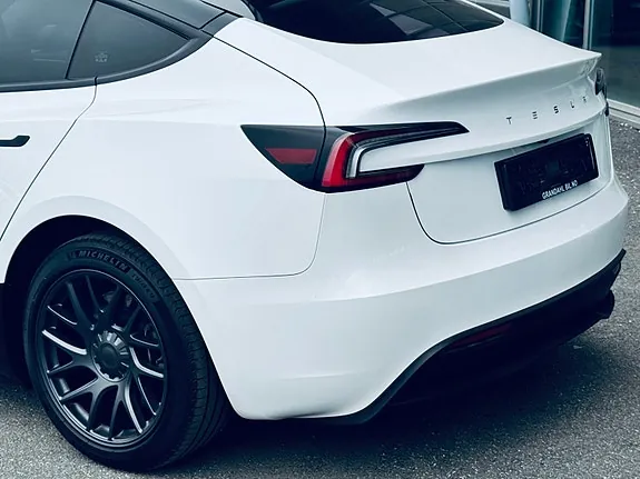 Tesla Model 3 2024 photo 5