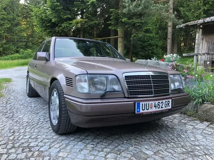 Mercedes-Benz E-Class 1994 photo 2