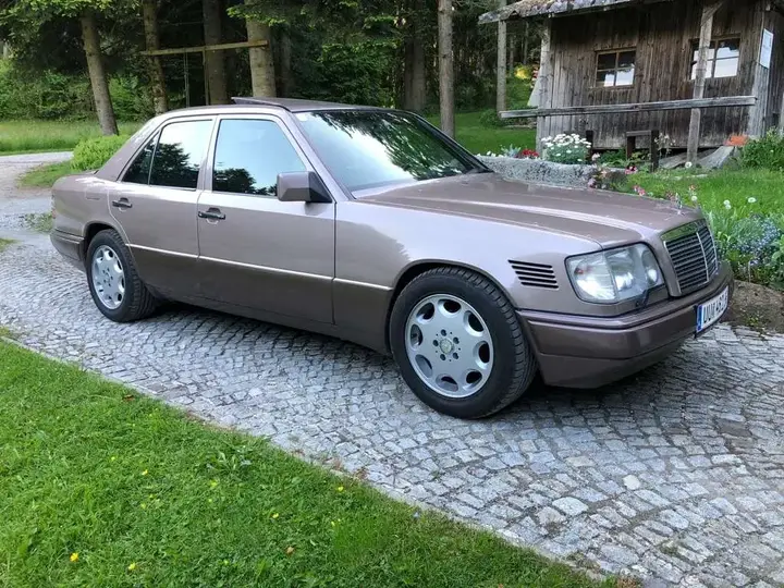 Mercedes-Benz E-Class 1994 photo 3