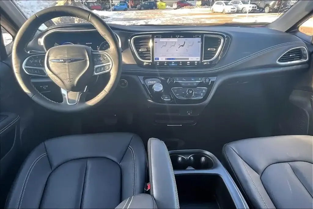 Chrysler Pacifica 2026 photo 5