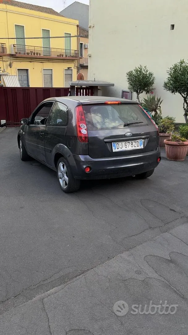 Ford Fiesta 2007 photo 2