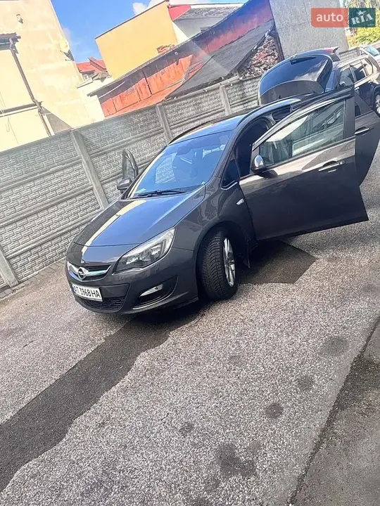 Opel Astra 2012 photo 3