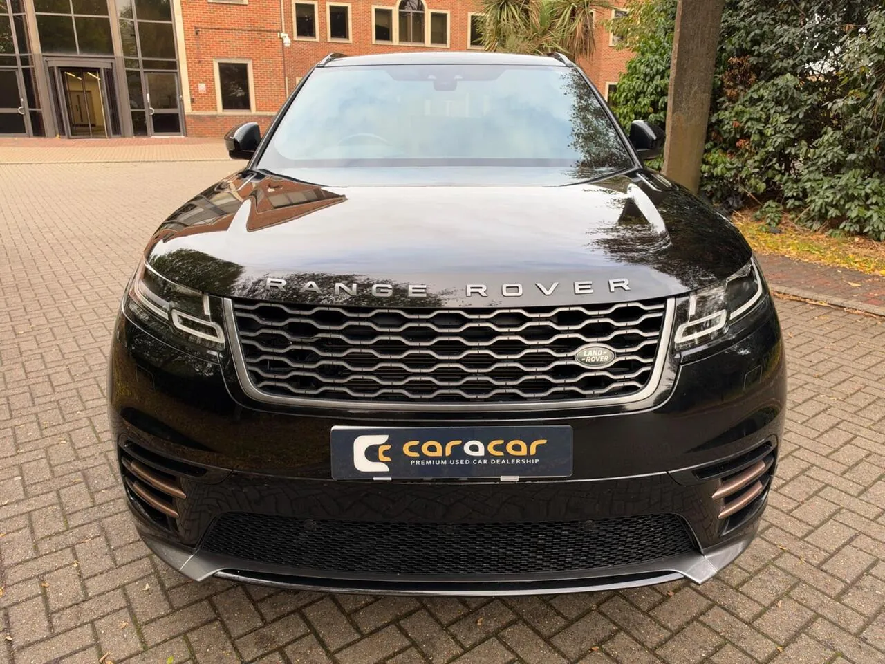 Land Rover Range Rover Velar 2019 photo 3
