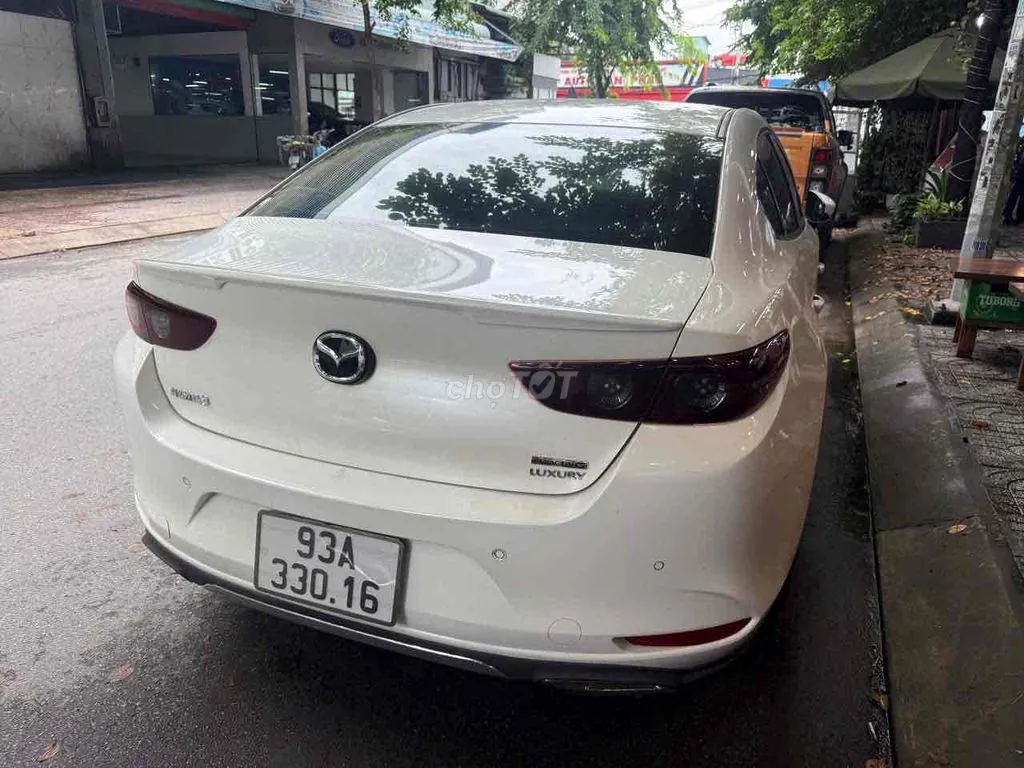 Mazda 3 2022 photo 2