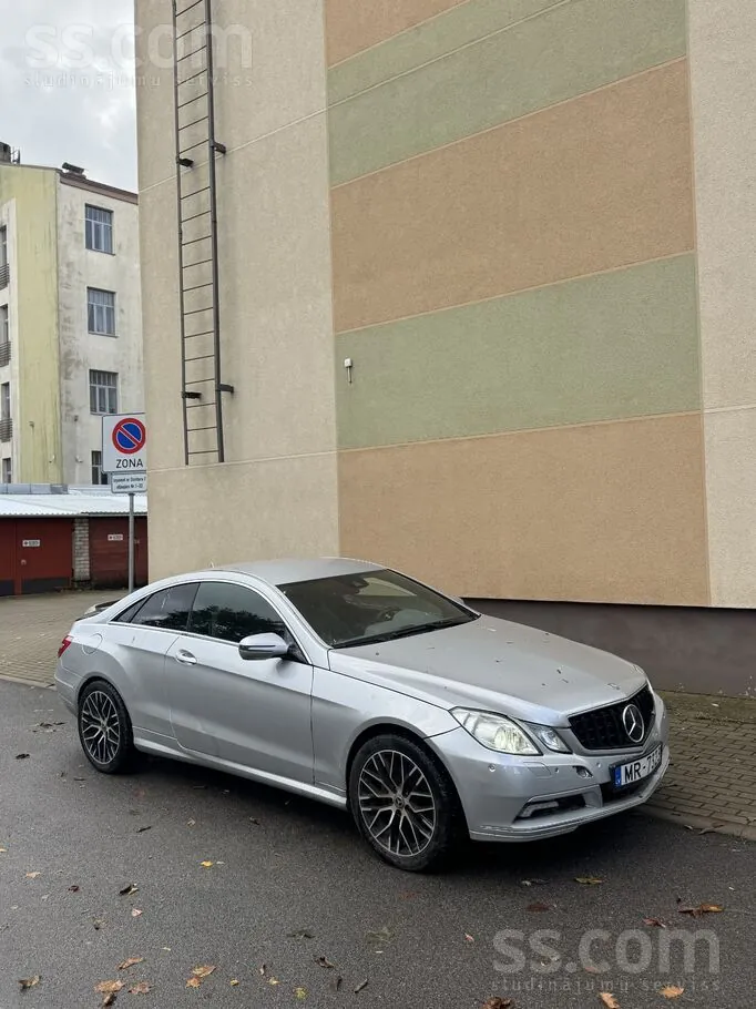 Mercedes-Benz E350 2009 photo 2