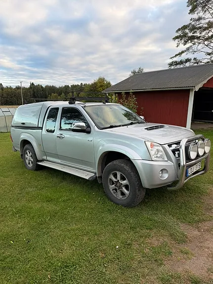 Isuzu D-Max 2010 photo 2