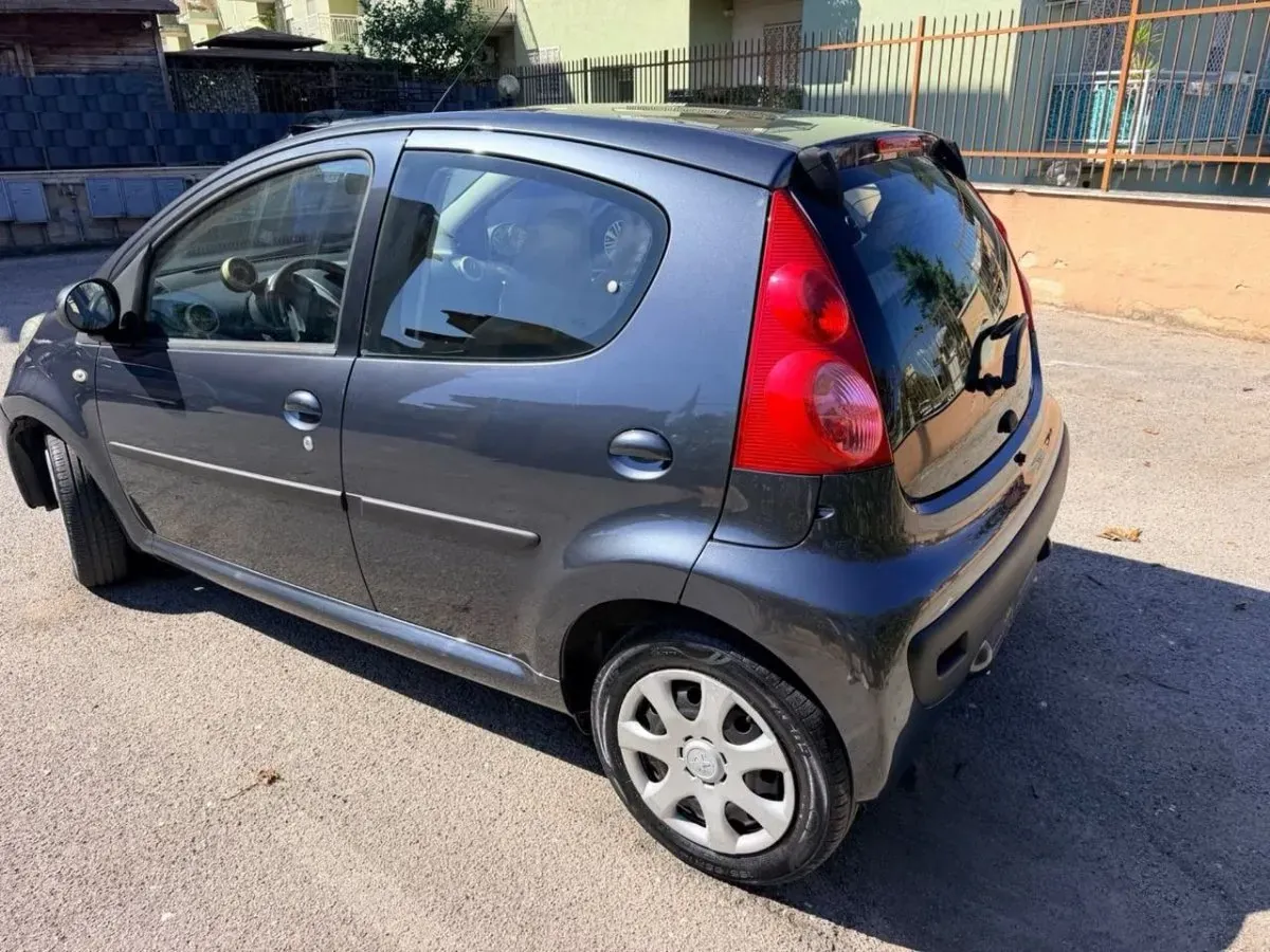 Peugeot 107 2007 photo 2