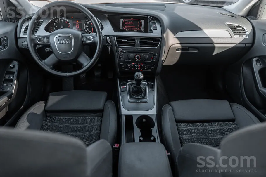 Audi A4 2010 photo 5