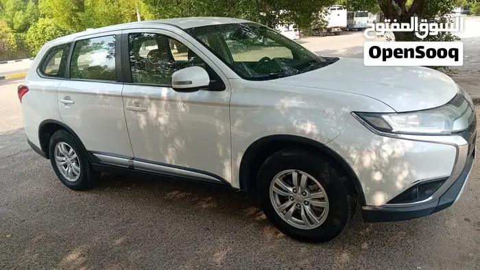 Mitsubishi Outlander 2019 photo 2
