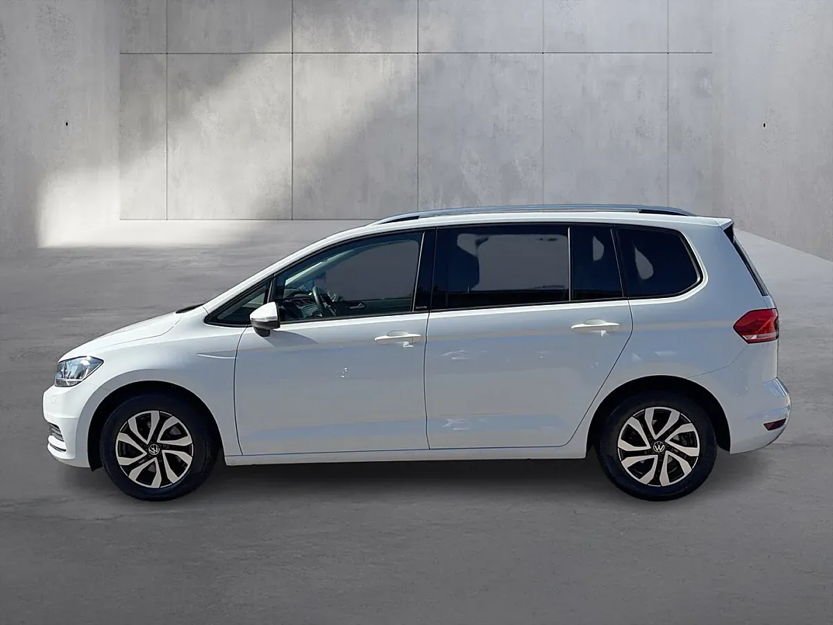 Volkswagen Touran 2023 photo 2