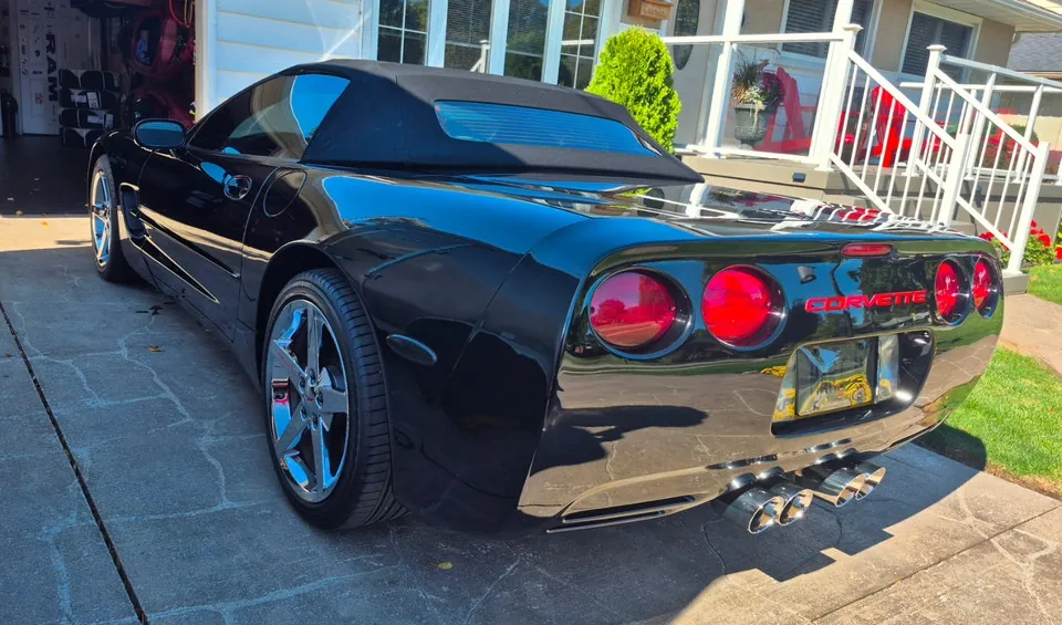 Chevrolet Corvette 2002 photo 2