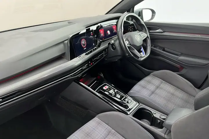 Volkswagen Golf 2023 photo 2