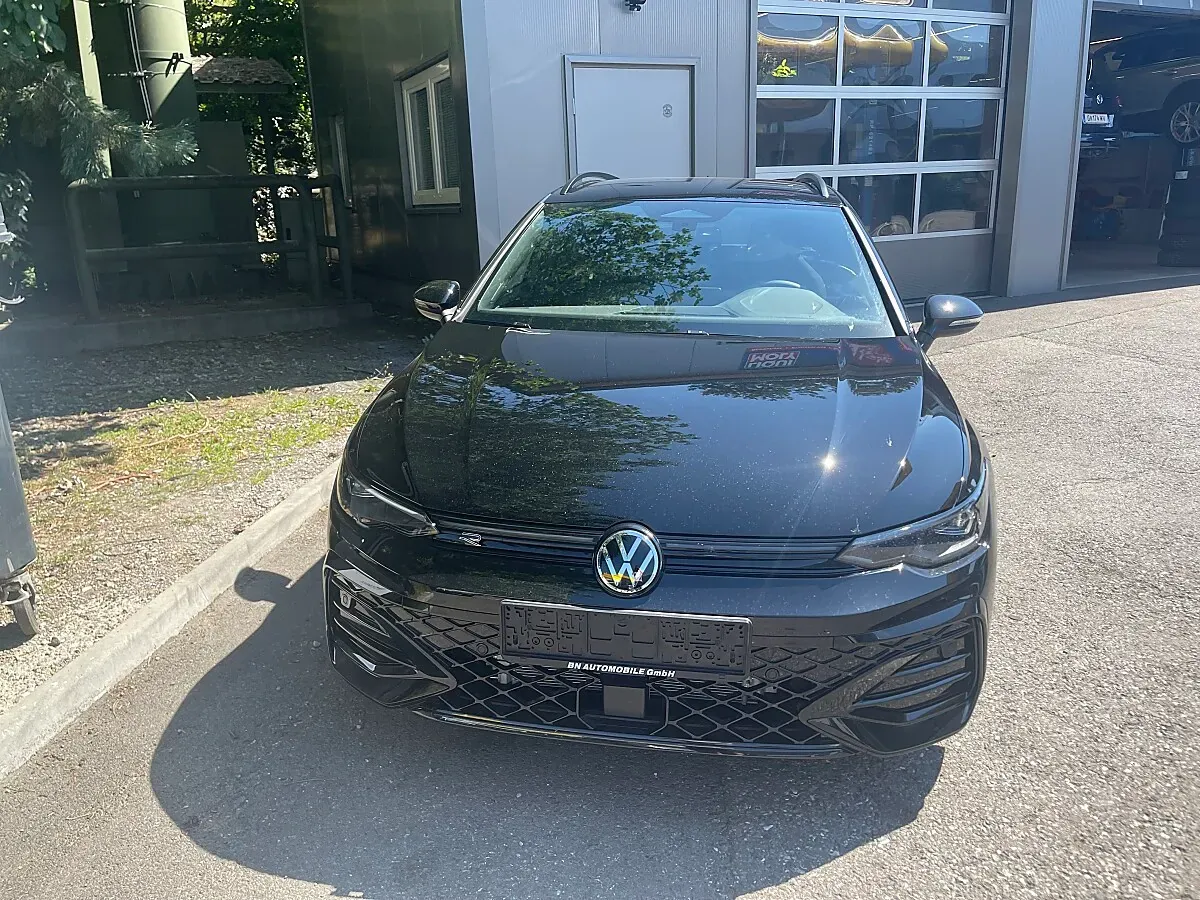 Volkswagen Golf 2026 photo 2