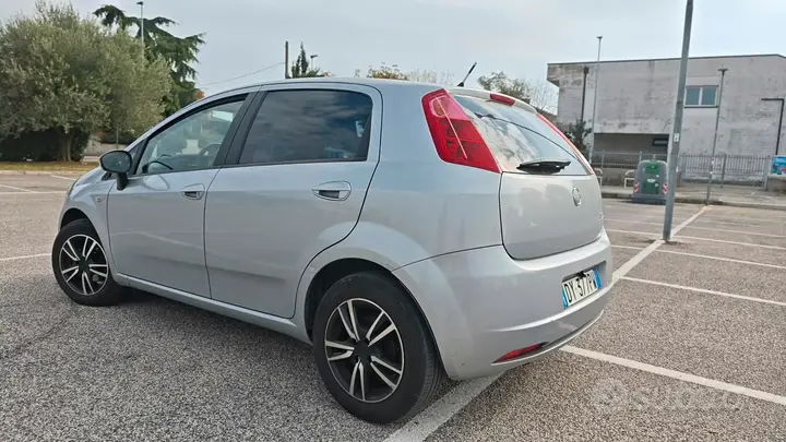 Fiat Punto 2009 photo 3