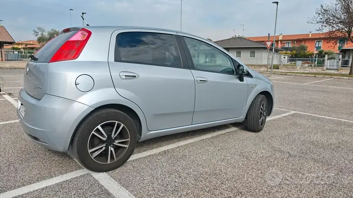 Fiat Punto 2009 photo 2