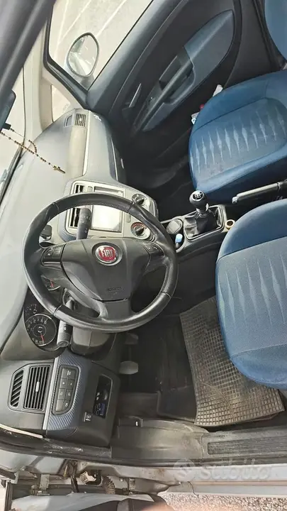 Fiat Punto 2009 photo 4