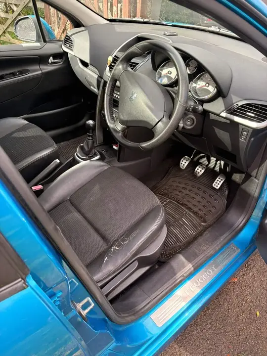 Peugeot 207 2012 photo 5