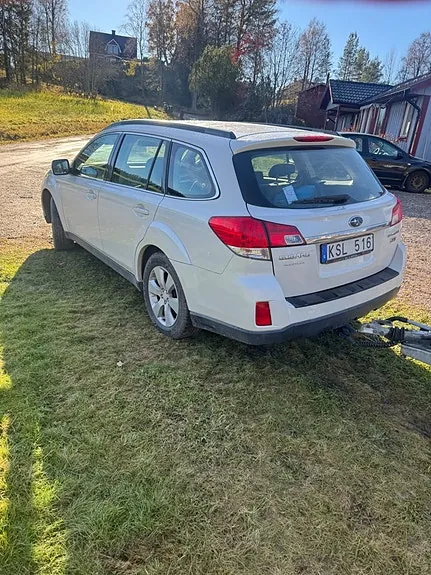 Subaru Outback 2010 photo 3