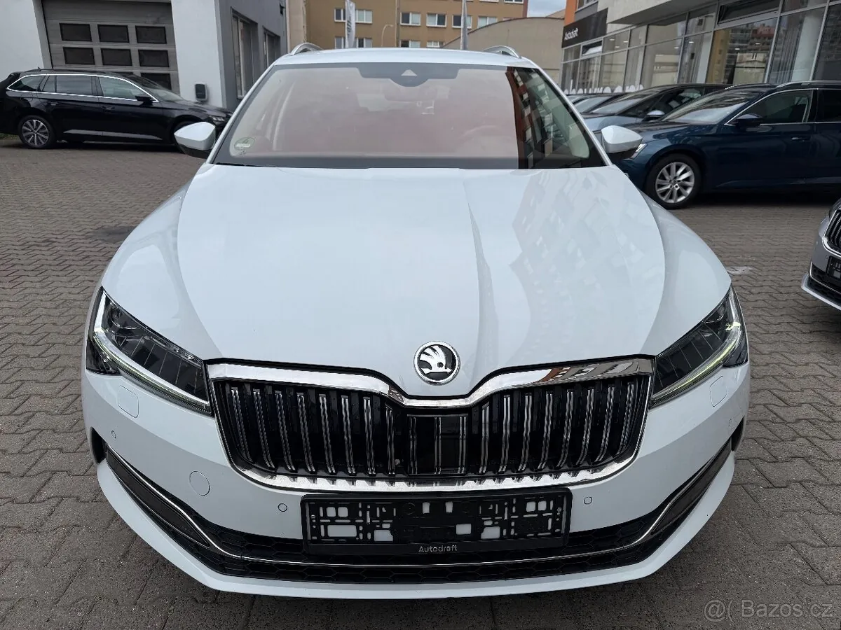 Skoda Superb 2023 photo 2