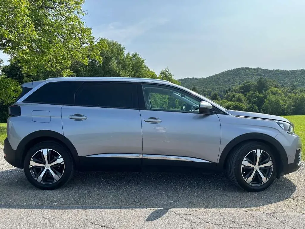 Peugeot 5008 2017 photo 2