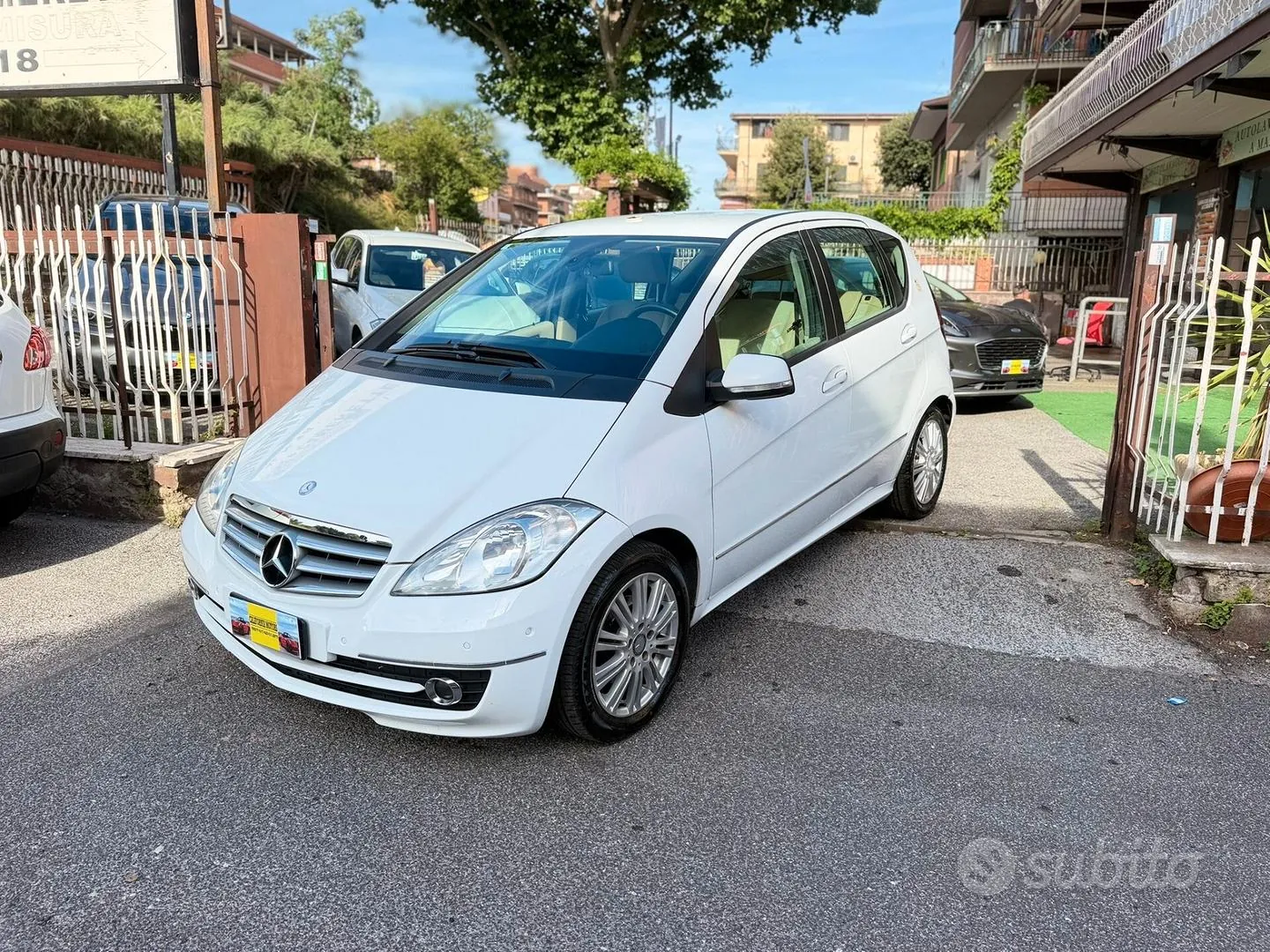 Mercedes-Benz A 180 2010 photo 2