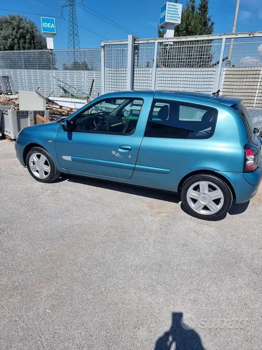 Renault Clio 2004 photo 4