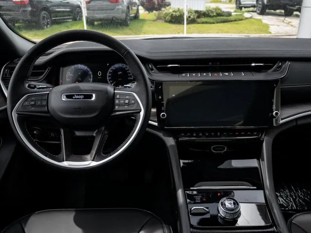 Jeep Grand Cherokee 2026 photo 3