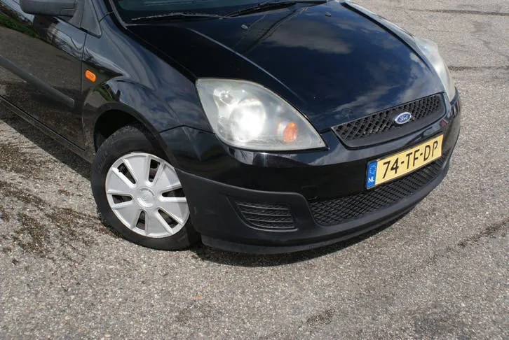 Ford Fiesta 2006 photo 2