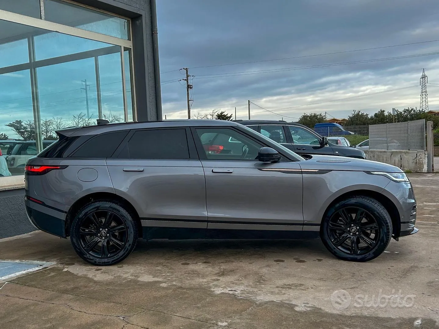 Land Rover Range Rover Velar 2022 photo 3