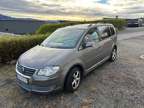 Volkswagen Touran 2008 photo 2