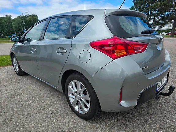 Toyota Auris 2013 photo 3