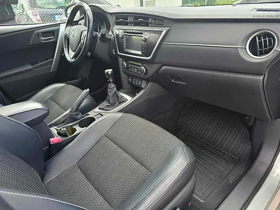 Toyota Auris 2013 photo 4