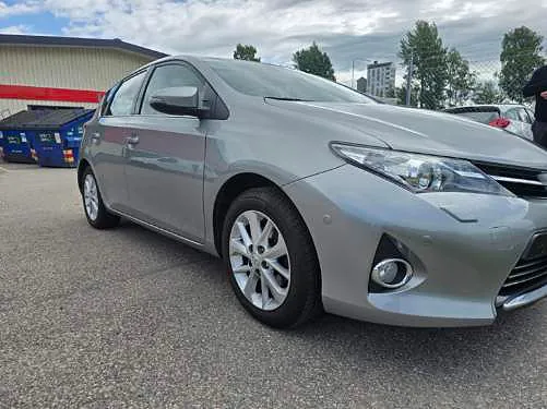 Toyota Auris 2013 photo 2