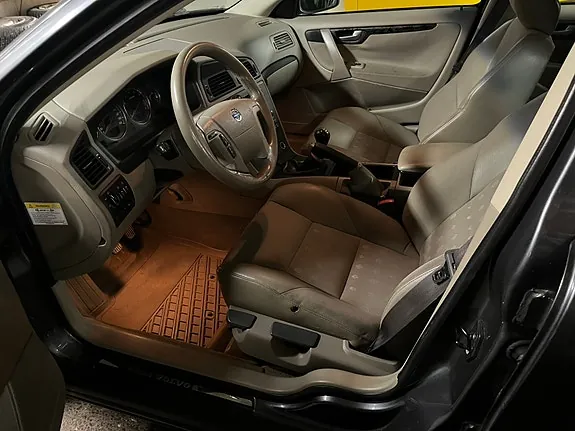 Volvo V70 2004 photo 5